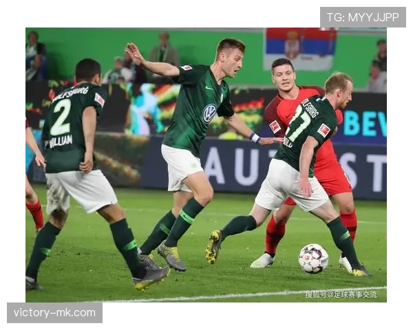 下萨克森足球新赛季表现稳健,剑指德甲赛场展现团队精神与惊喜 下萨克森足球新赛季表现稳健,剑指德甲赛场展现团队精神与惊喜