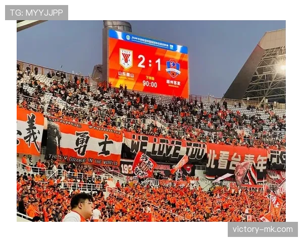 Vini 进球后庆祝动作引发热议,展现球场激情与个性风采 Vini 进球后庆祝动作引发热议,展现球场激情与个性风采