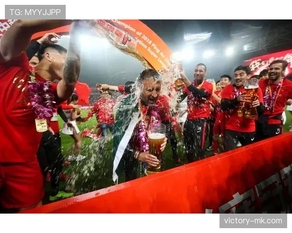 上海海港传控足球打法近期表现稳健 上海海港传控足球打法近期表现稳健