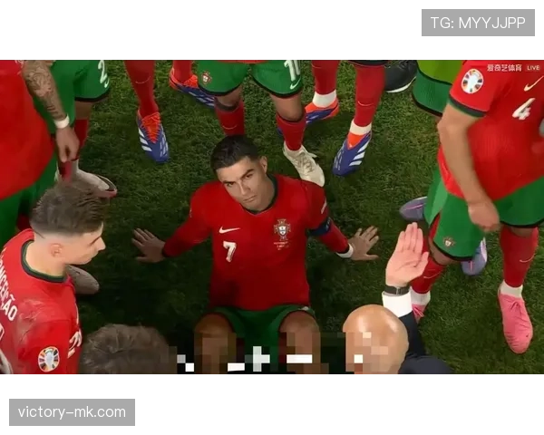 C罗的核心争议点：时代反差与形象塑造的持续张力