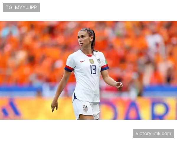 亚历克斯·摩根在家喝蛋白粉的样子,像极了我刷到的某个顶流女明星